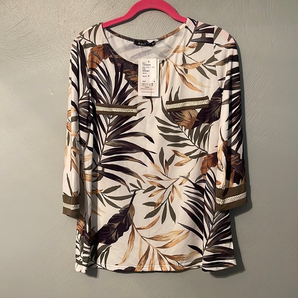 🆕NWT 3/4 sleeve Palm floral print top